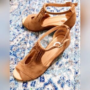 New 5 1/2 Kedzie Women's Vegan Suede Peep Toe Sandals Flexible Ankle Strap Wedge